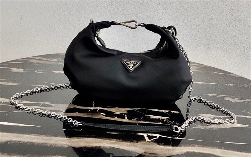 Prada Re-Edition 2006 nylon bag 1BH172