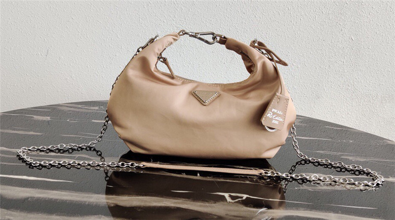 Prada Re-Edition 2006 nylon bag 1BH172