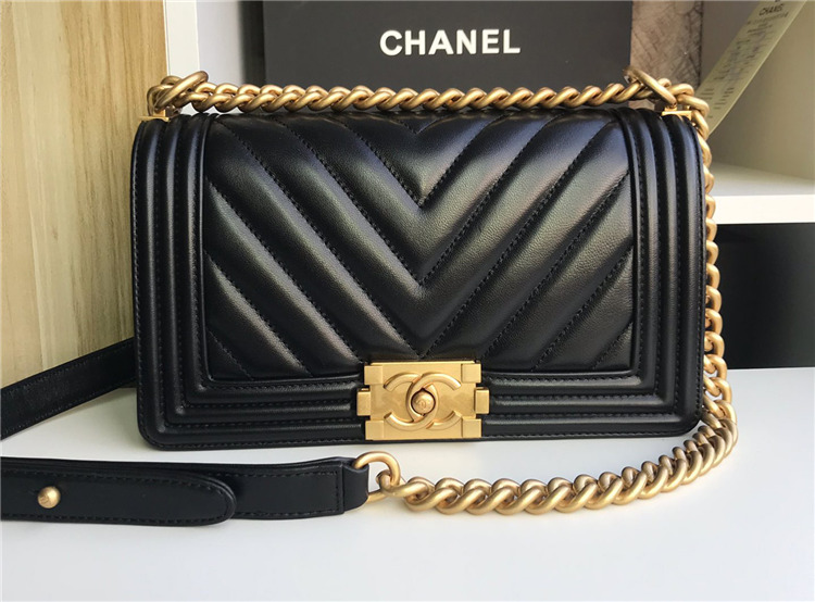 Chanel Boy Chanel Handbag 67085 V Pattern 25Cm