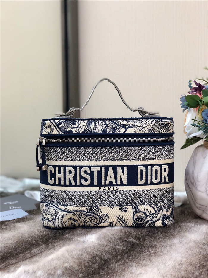 DiorTravel vanity case