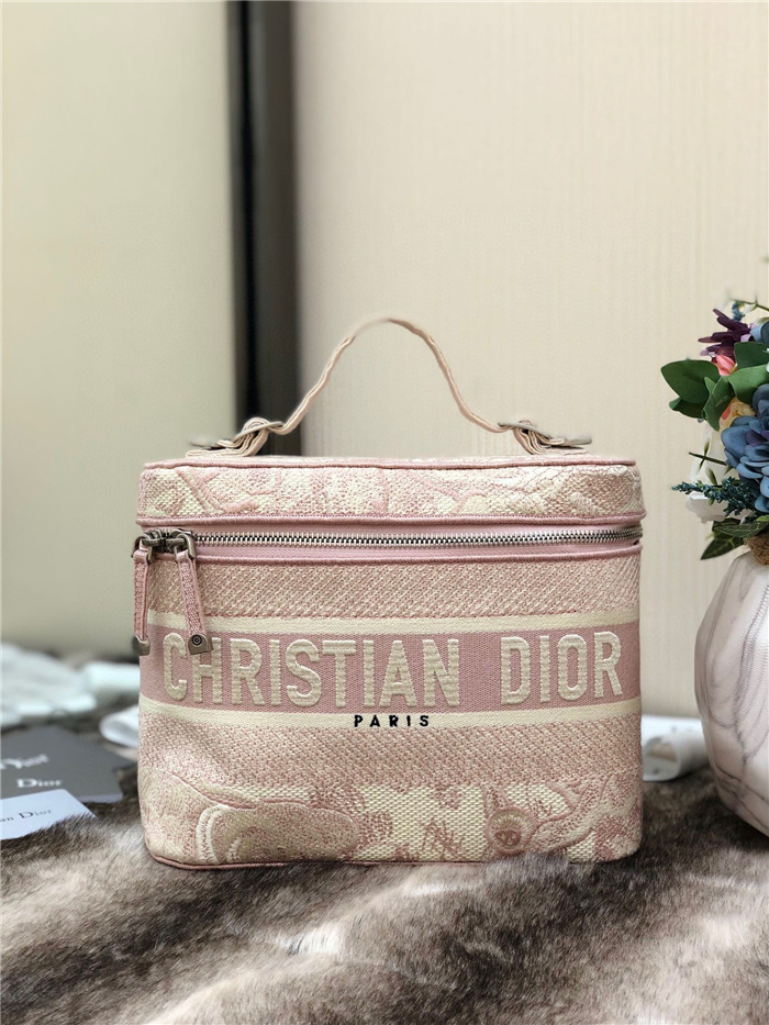 DiorTravel vanity case